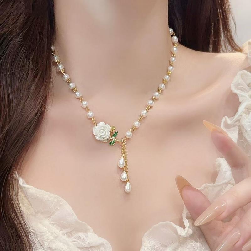 Collana di rose e perle