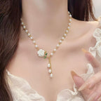 Collana di rose e perle