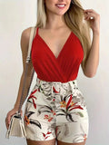 Completo tropicale elegante con short a vita alta