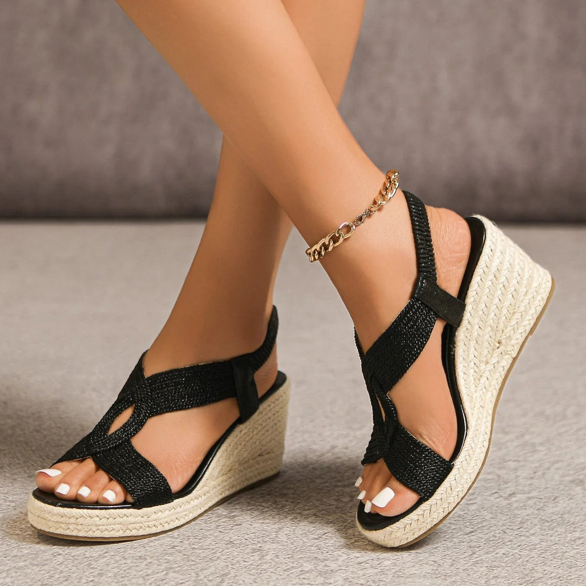 Sandali con zeppa intrecciata