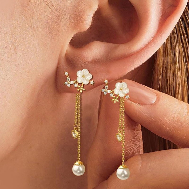 Orecchini a fiore con perla e nappa