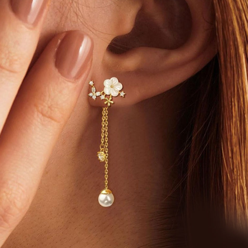 Orecchini a fiore con perla e nappa