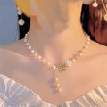 Collana di rose e perle